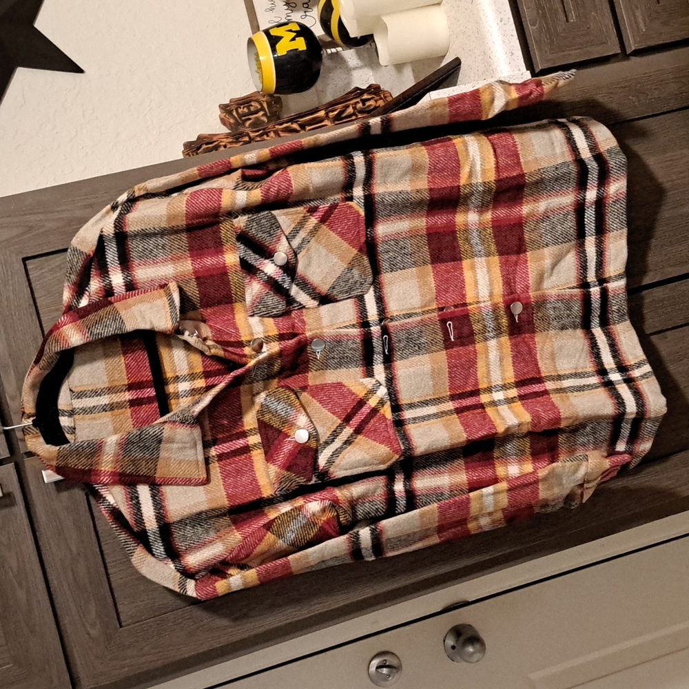 New Geometric Plaid pocketed shacket - Picture 17 of 17
